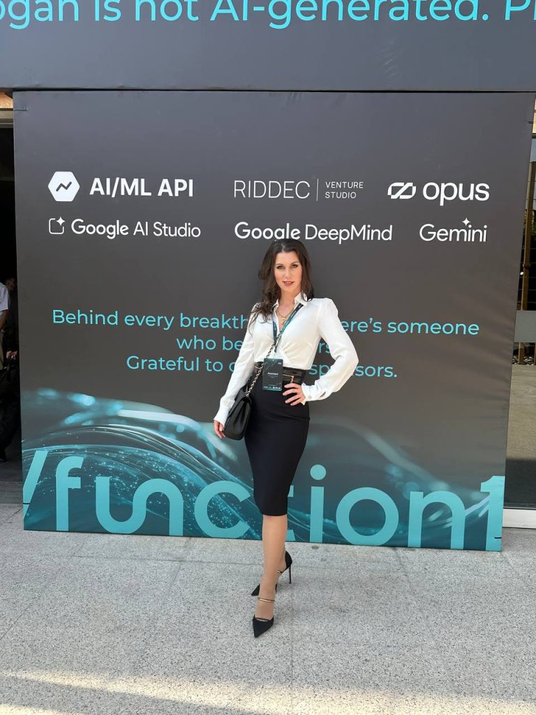 Function 1 AI conference audience in Dubai attending sessions on artificial intelligence and business transformation